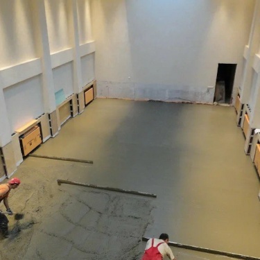 На первый взгляд кажется: уложить спортивный линолеум — дело техники. Главное выбрать качественное покрытие, а дальше всё пойдет по накатанно...