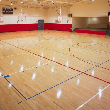 Своевременное обновление покрытия в школьном спортзале — гарантия безопасности, комфорта и соответствия санитарным нормам. В статье — э...