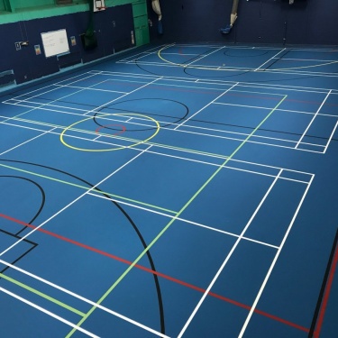 История о том, почему спортивная разметка — обязательный элемент любого школьного спортзала. Какие ошибки совершают при подготовке залов и ка...