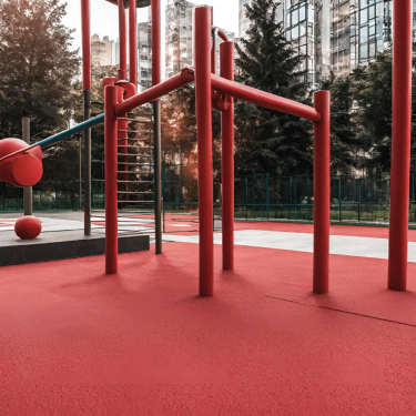 При строительстве детских игровых площадок обязательно нужно подумать о безопасности. Поверхность территории, где играют дети, не должна содержать ...